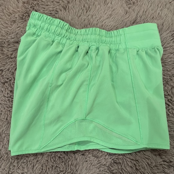 Lululemon Athletica Hotty Hot Low-Rise 4” Lined Shorts 4 inch Scream Green sz 4 - Picture 7 of 16